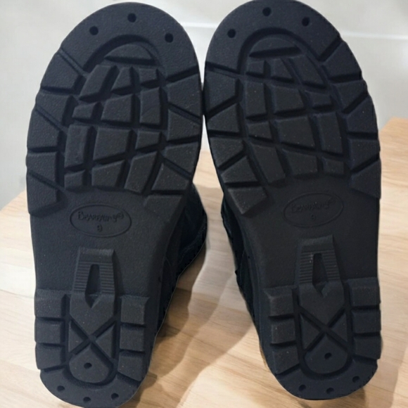 Bear Paw women's size 9. 100% suede, fully lined, and rubber soles. - Picture 3 of 5